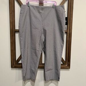 NWT Jules & Leopoldo 2X Pull on Slim Leg Capri Length